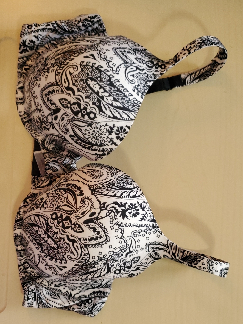 Victoria's Secret Black and White Paisley T-Shirt Bra